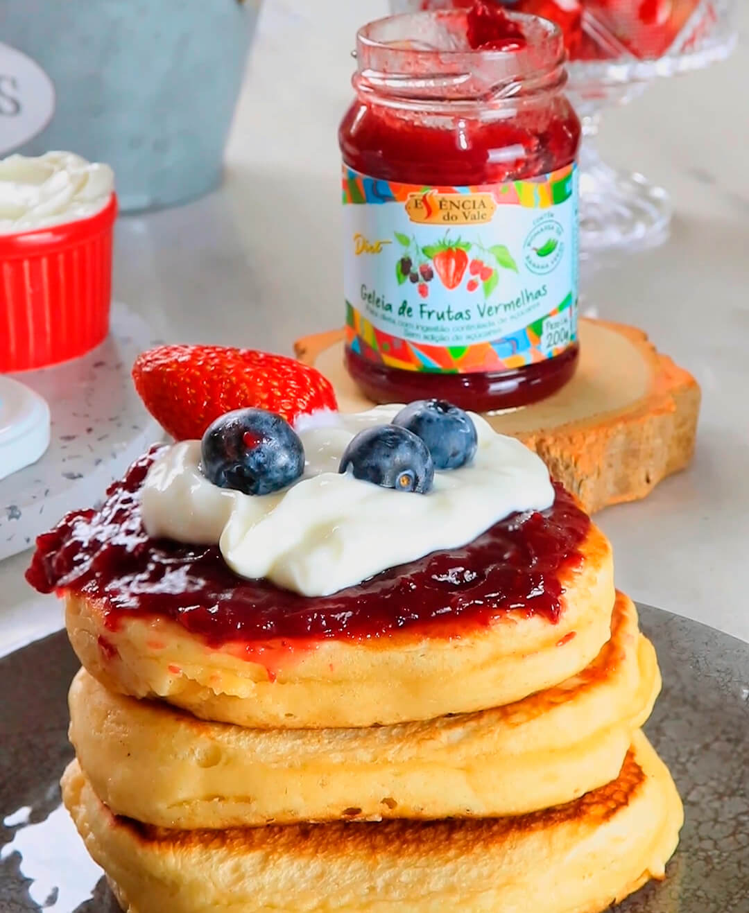 Panqueca Sem Glúten e Sem Açúcar com Geleia de Frutas Vermelhas Diet: Receita Saudável e Deliciosa