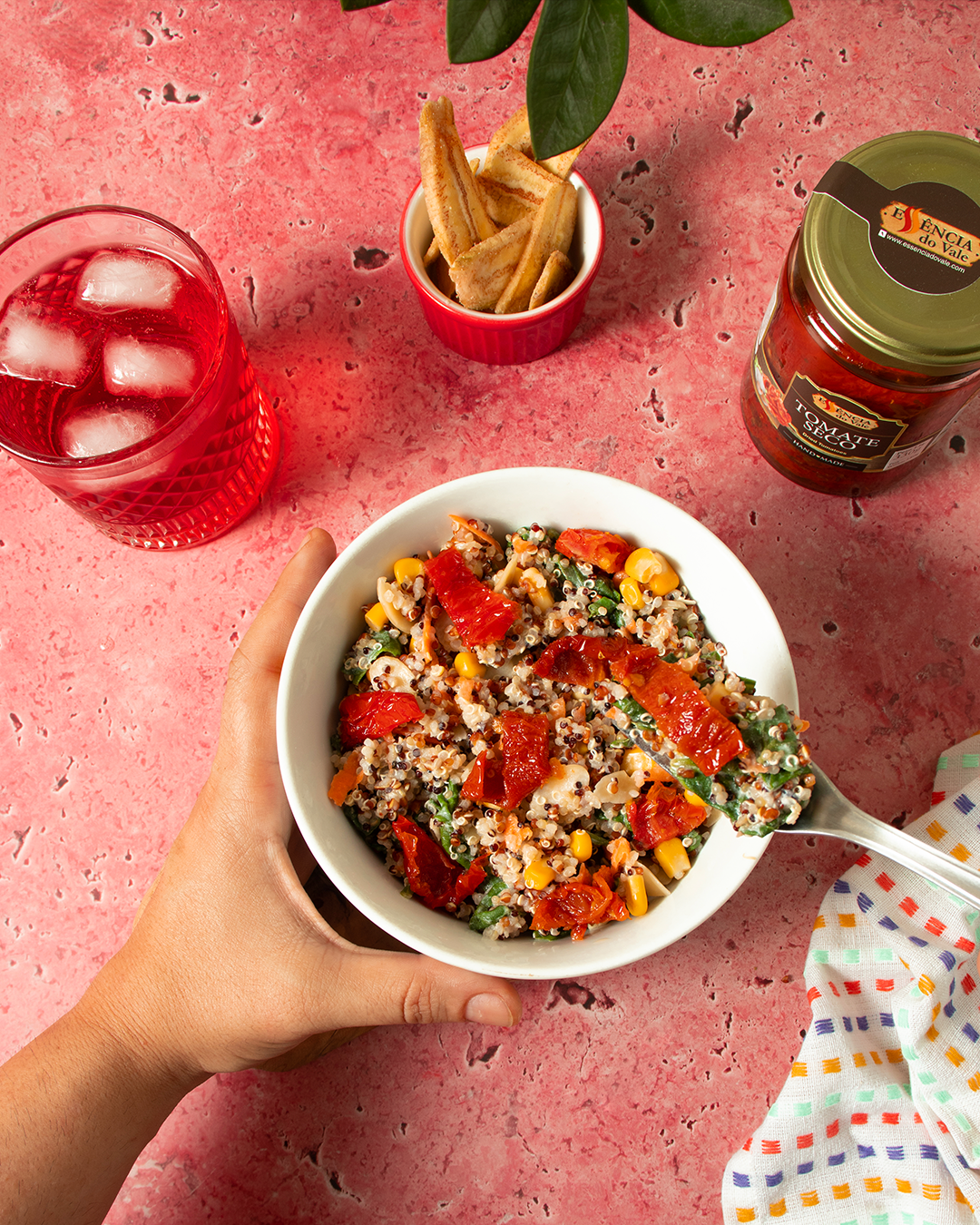 Salada de Quinoa com Tomate Seco: Uma Opção Nutritiva e Deliciosa